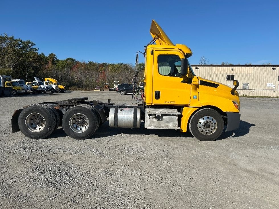 Day Cab Tractor-Heavy Duty Tractors-Freightliner-2019-T12664ST-Braintree-MA-589,036\n\t\tmiles-$ 29,250 - Image 8