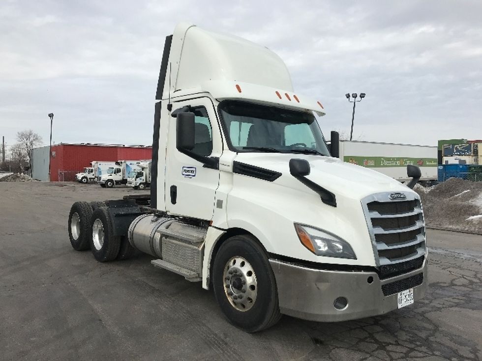 Day Cab Tractor-Heavy Duty Tractors-Freightliner-2019-T12664ST-Brampton-ON-740,632\n\t\tkm-$ 48,500 - Image 1