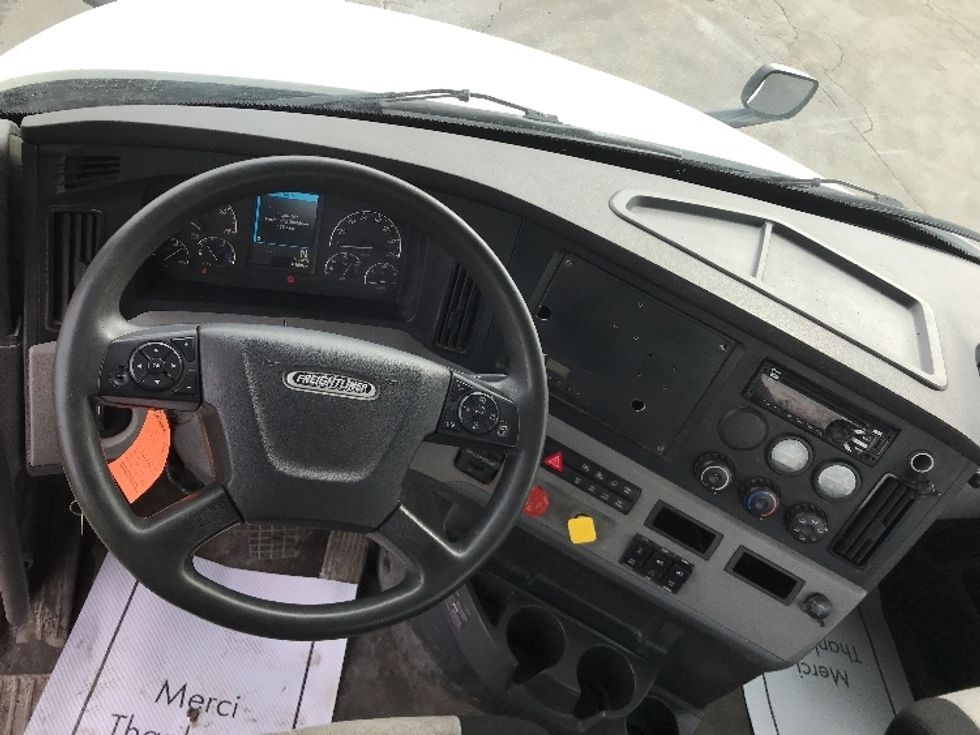 Day Cab Tractor-Heavy Duty Tractors-Freightliner-2019-T12664ST-Brampton-ON-740,632\n\t\tkm-$ 48,500 - Image 11
