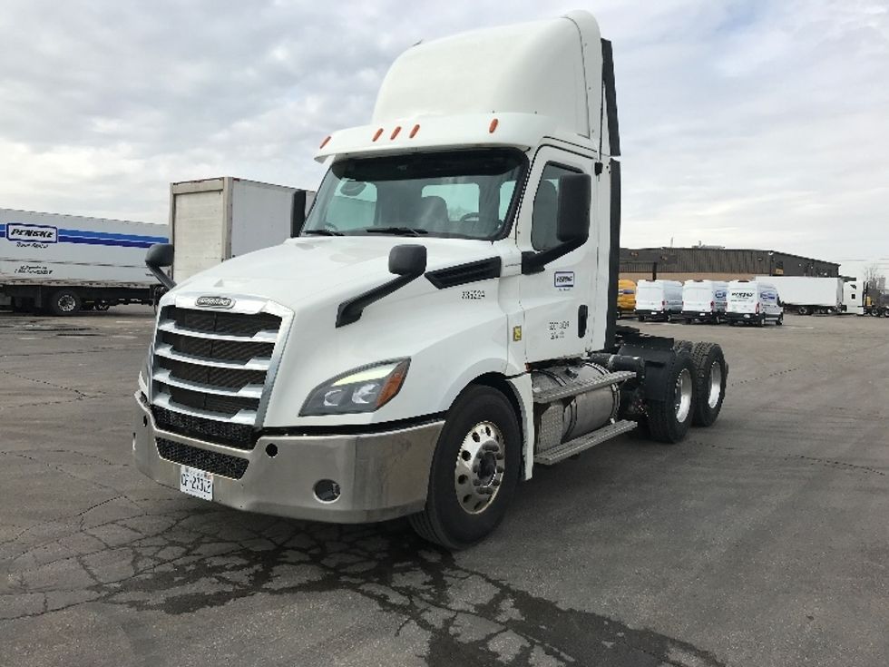 Day Cab Tractor-Heavy Duty Tractors-Freightliner-2019-T12664ST-Brampton-ON-740,632\n\t\tkm-$ 48,500 - Image 3