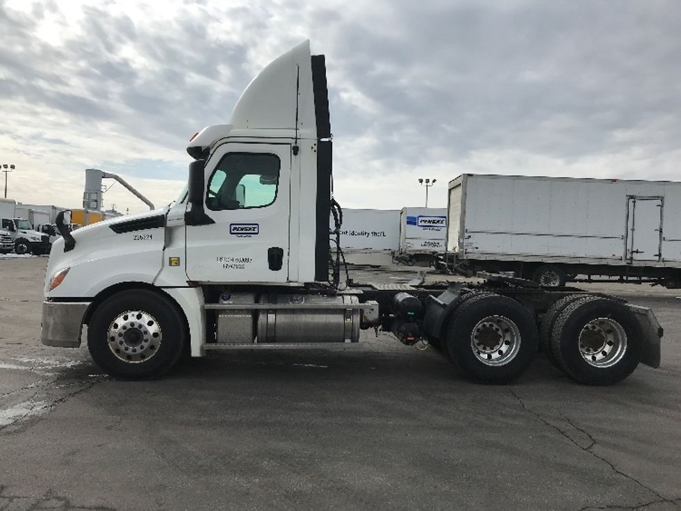 Day Cab Tractor-Heavy Duty Tractors-Freightliner-2019-T12664ST-Brampton-ON-740,632\n\t\tkm-$ 48,500 - Image 4