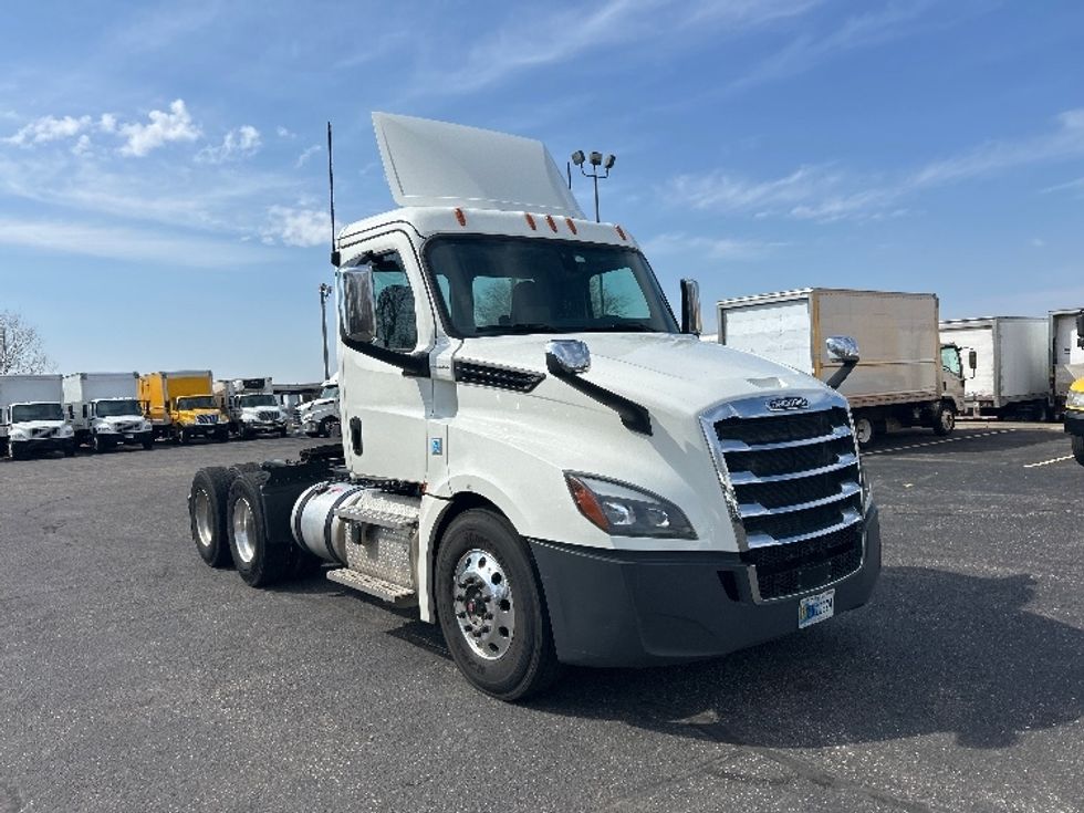 Day Cab Tractor-Heavy Duty Tractors-Freightliner-2019-T12664ST-Brooklyn Park-MN-187,258\n\t\tmiles-$ 59,250 - Image 1