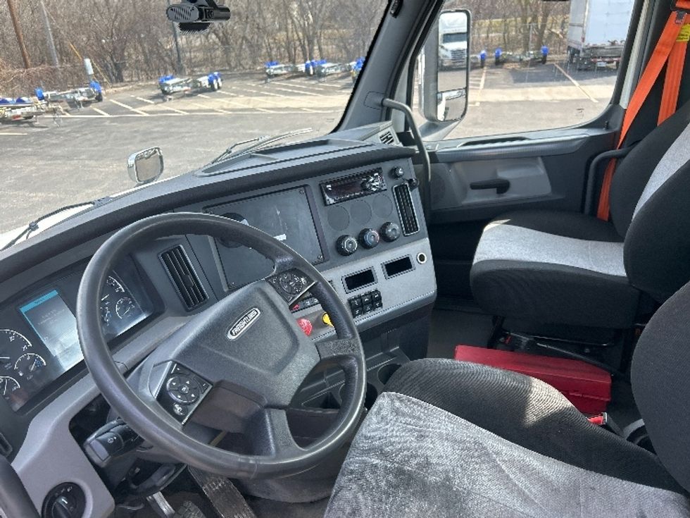 Day Cab Tractor-Heavy Duty Tractors-Freightliner-2019-T12664ST-Brooklyn Park-MN-187,258\n\t\tmiles-$ 59,250 - Image 10