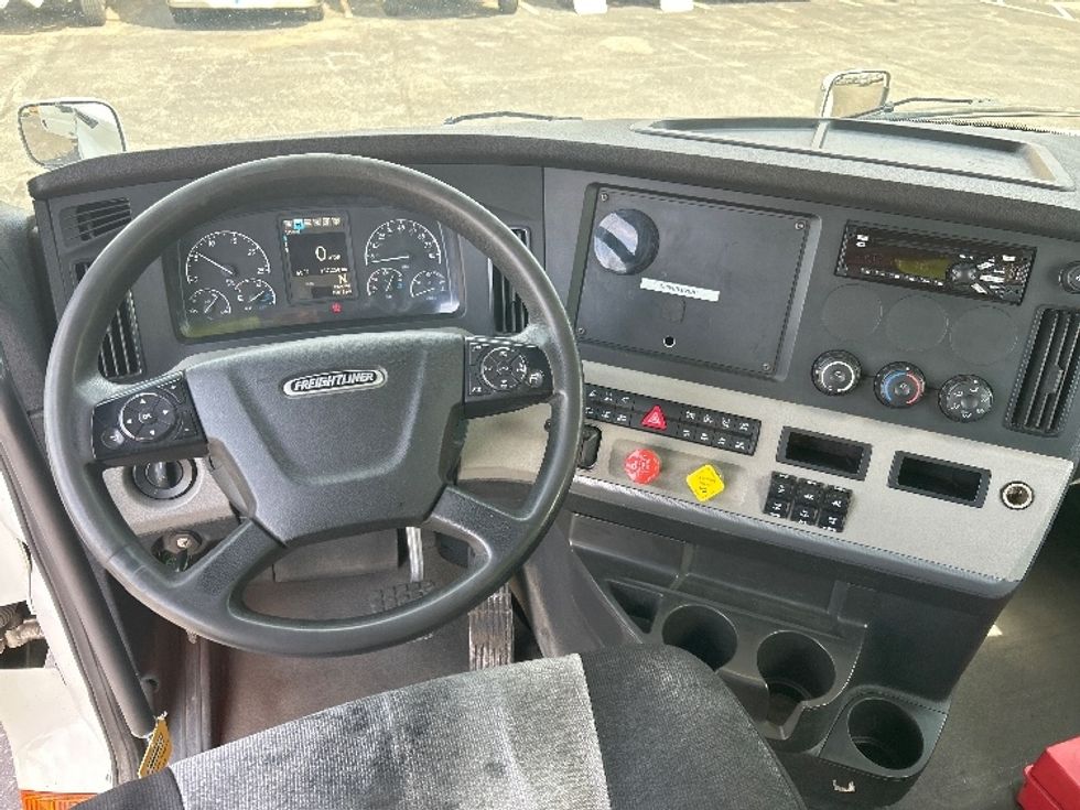 Day Cab Tractor-Heavy Duty Tractors-Freightliner-2019-T12664ST-Brooklyn Park-MN-187,258\n\t\tmiles-$ 59,250 - Image 11