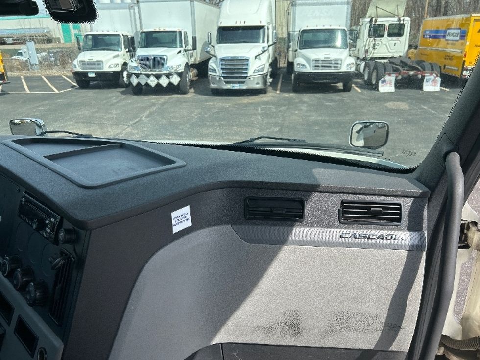 Day Cab Tractor-Heavy Duty Tractors-Freightliner-2019-T12664ST-Brooklyn Park-MN-187,258\n\t\tmiles-$ 59,250 - Image 13