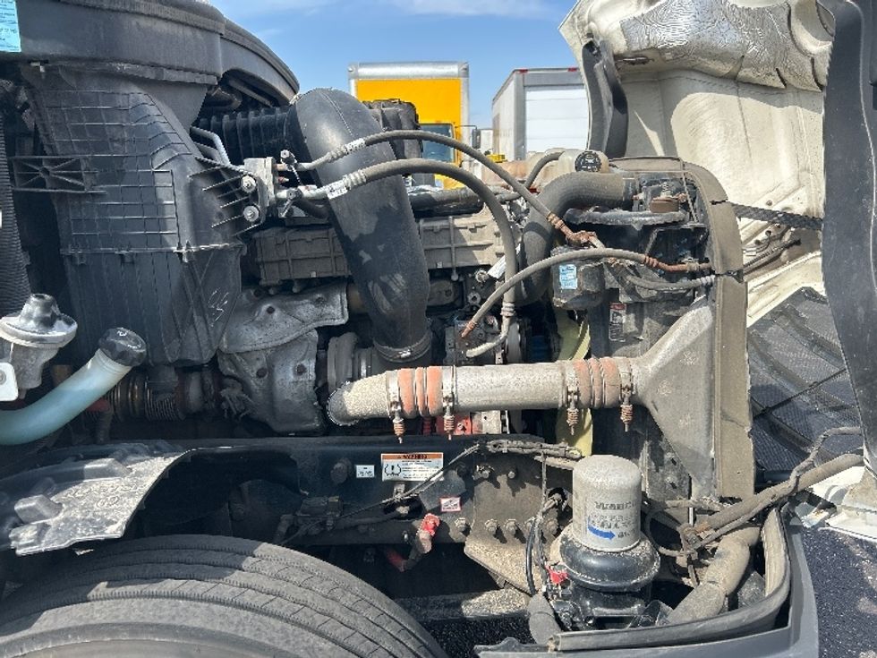 Day Cab Tractor-Heavy Duty Tractors-Freightliner-2019-T12664ST-Brooklyn Park-MN-187,258\n\t\tmiles-$ 59,250 - Image 15