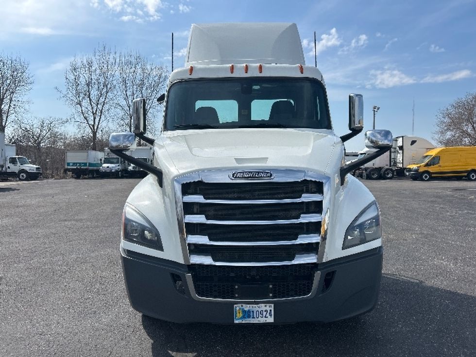 Day Cab Tractor-Heavy Duty Tractors-Freightliner-2019-T12664ST-Brooklyn Park-MN-187,258\n\t\tmiles-$ 59,250 - Image 2