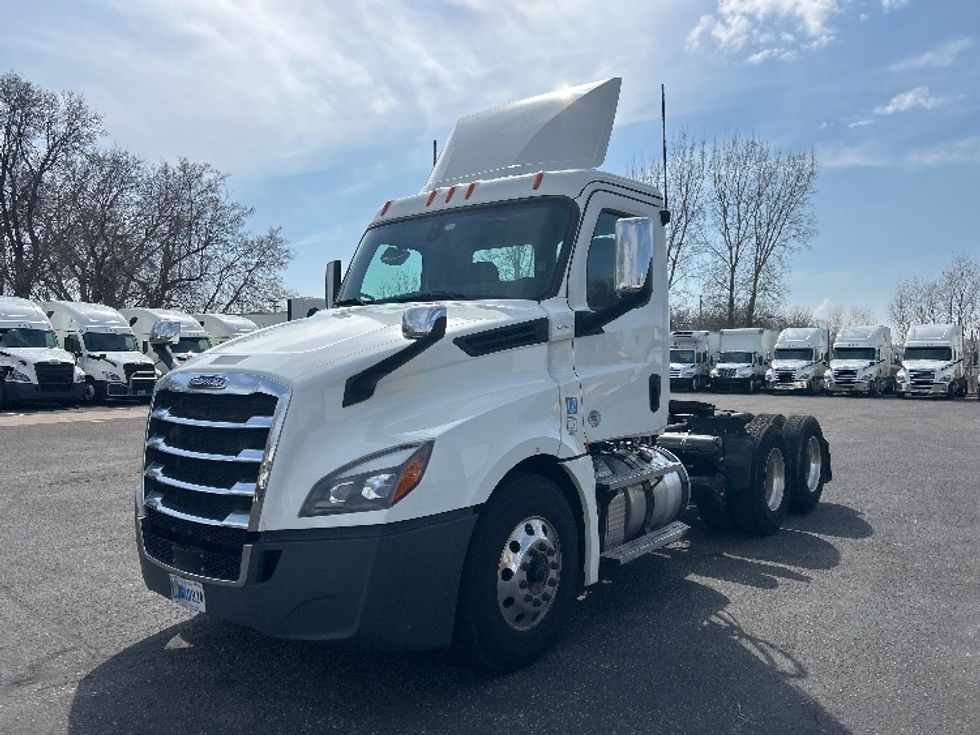 Day Cab Tractor-Heavy Duty Tractors-Freightliner-2019-T12664ST-Brooklyn Park-MN-187,258\n\t\tmiles-$ 59,250 - Image 3