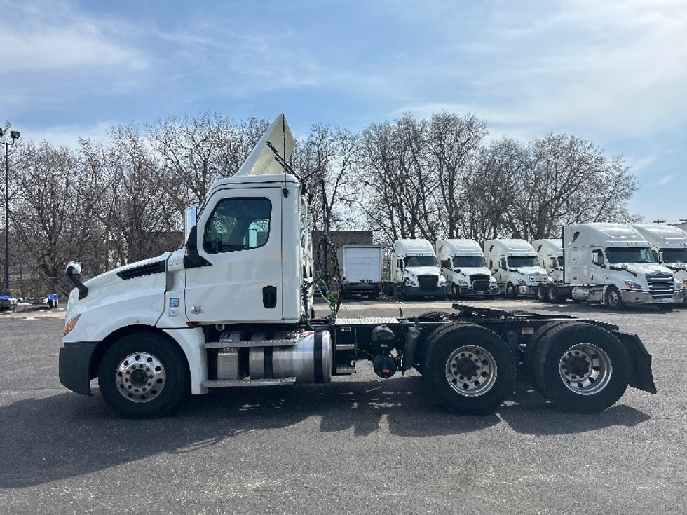 Day Cab Tractor-Heavy Duty Tractors-Freightliner-2019-T12664ST-Brooklyn Park-MN-187,258\n\t\tmiles-$ 59,250 - Image 4