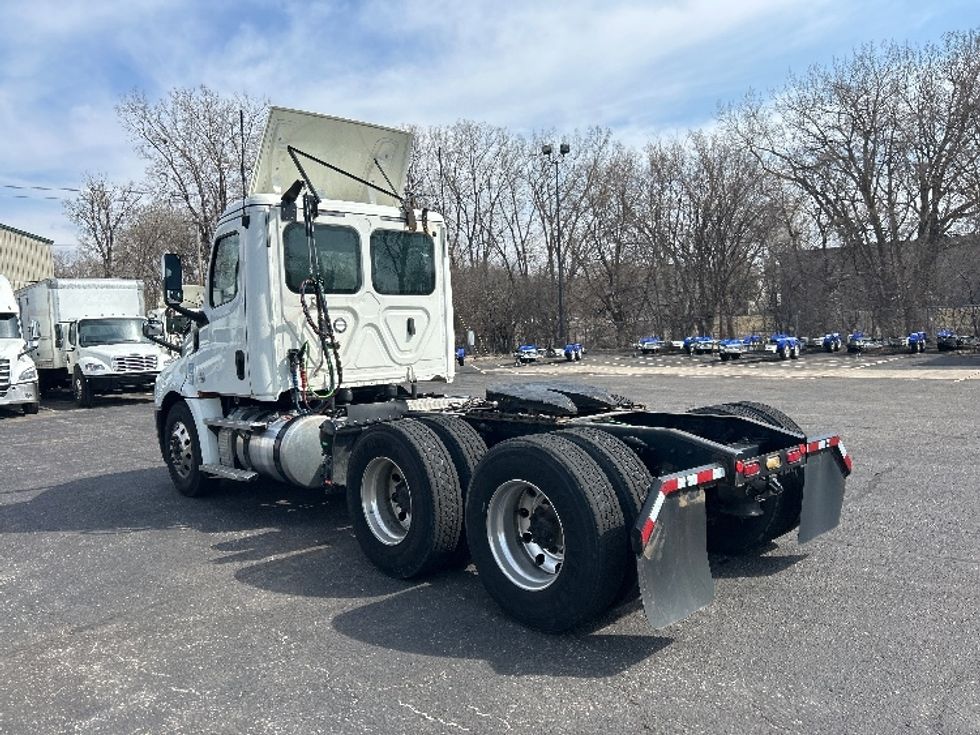 Day Cab Tractor-Heavy Duty Tractors-Freightliner-2019-T12664ST-Brooklyn Park-MN-187,258\n\t\tmiles-$ 59,250 - Image 5
