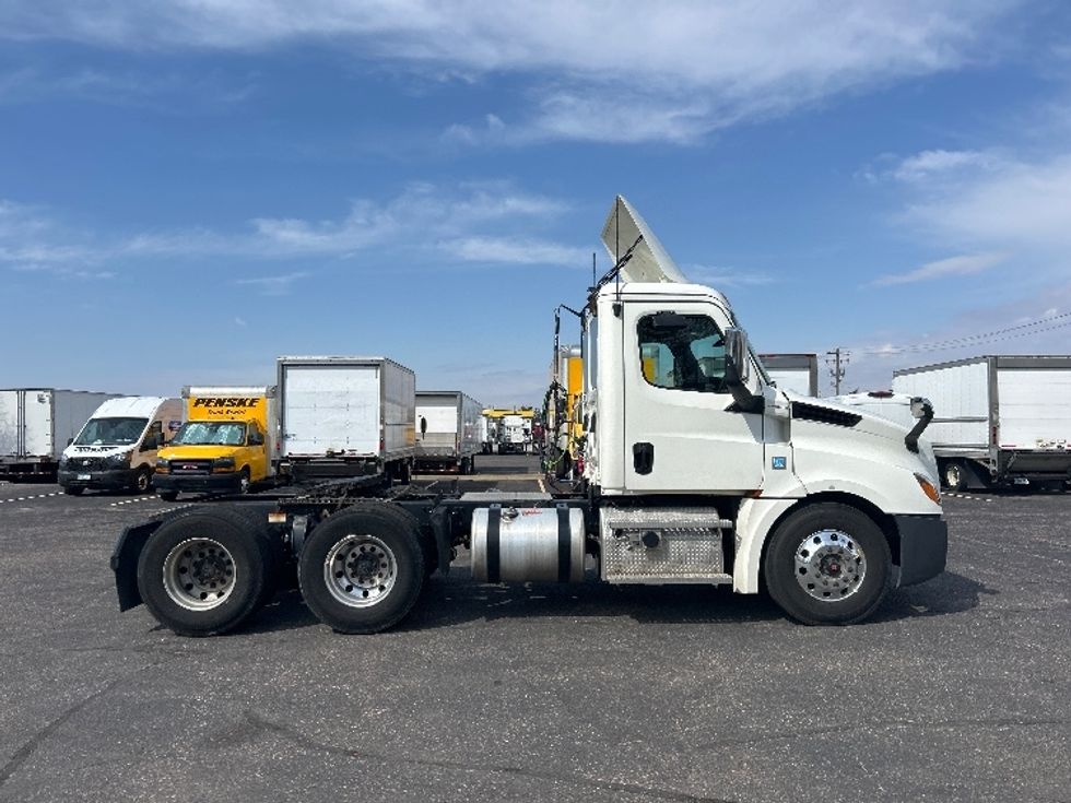 Day Cab Tractor-Heavy Duty Tractors-Freightliner-2019-T12664ST-Brooklyn Park-MN-187,258\n\t\tmiles-$ 59,250 - Image 8