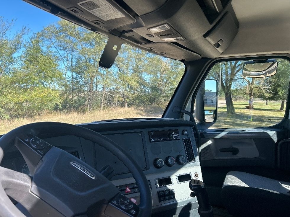 Day Cab Tractor-Heavy Duty Tractors-Freightliner-2019-T12664ST-Brooklyn Park-MN-237,550\n\t\tmiles-$ 47,750 - Image 10
