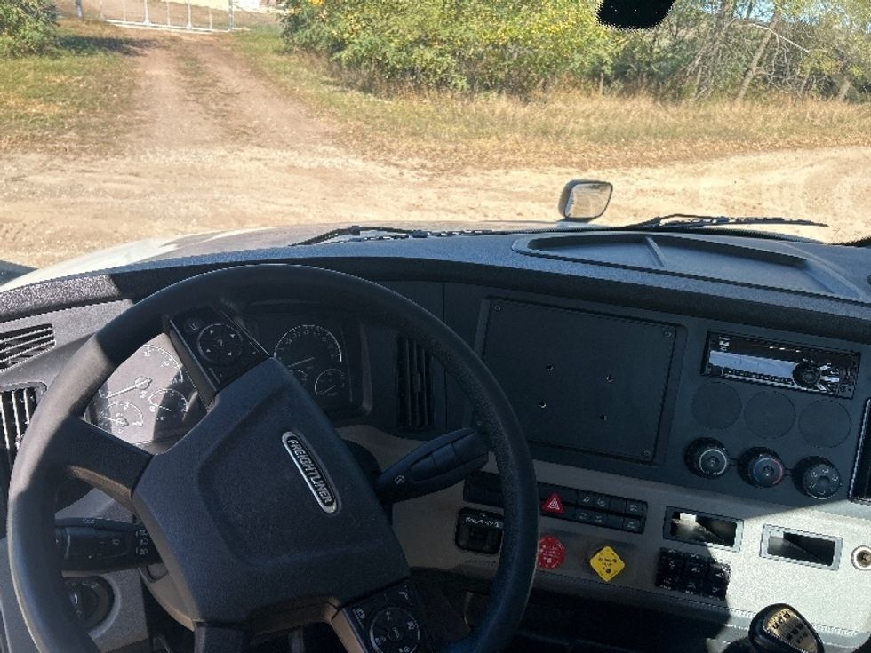 Day Cab Tractor-Heavy Duty Tractors-Freightliner-2019-T12664ST-Brooklyn Park-MN-237,550\n\t\tmiles-$ 47,750 - Image 11