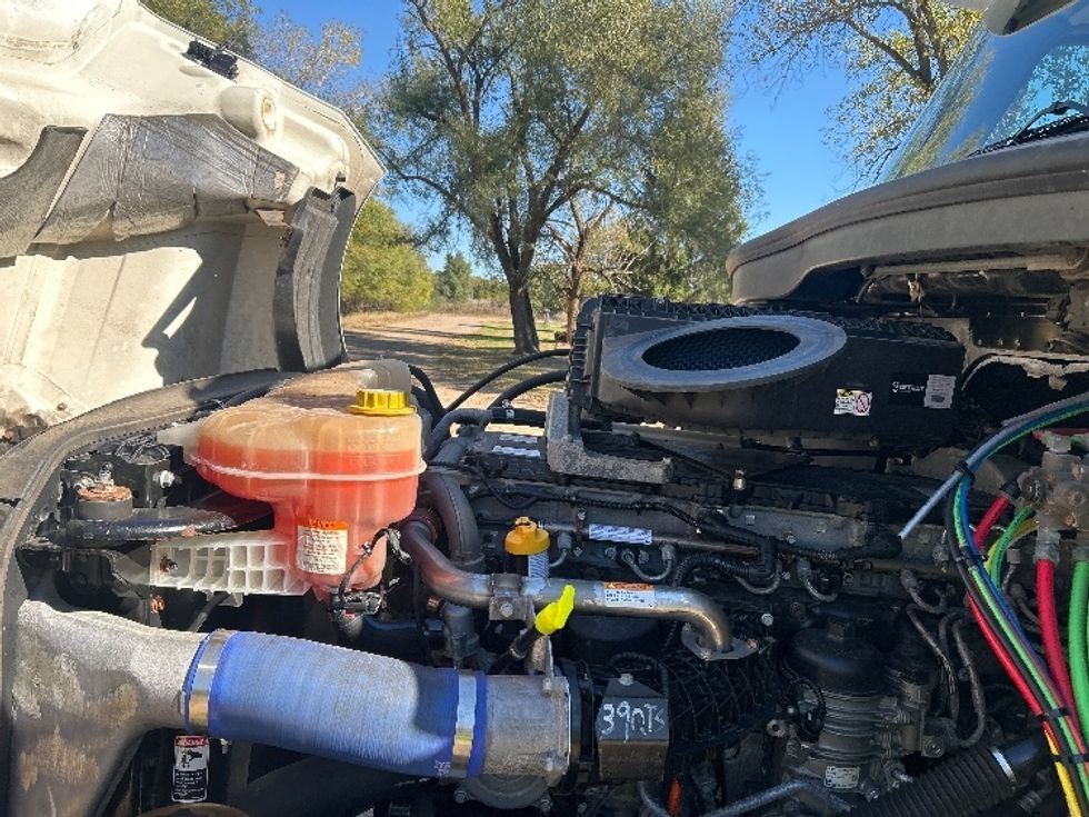 Day Cab Tractor-Heavy Duty Tractors-Freightliner-2019-T12664ST-Brooklyn Park-MN-237,550\n\t\tmiles-$ 47,750 - Image 16