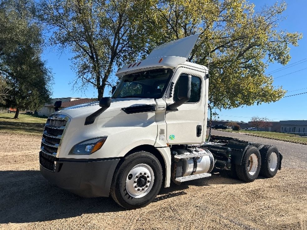 Day Cab Tractor-Heavy Duty Tractors-Freightliner-2019-T12664ST-Brooklyn Park-MN-237,550\n\t\tmiles-$ 47,750 - Image 3