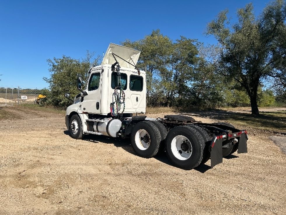 Day Cab Tractor-Heavy Duty Tractors-Freightliner-2019-T12664ST-Brooklyn Park-MN-237,550\n\t\tmiles-$ 47,750 - Image 5