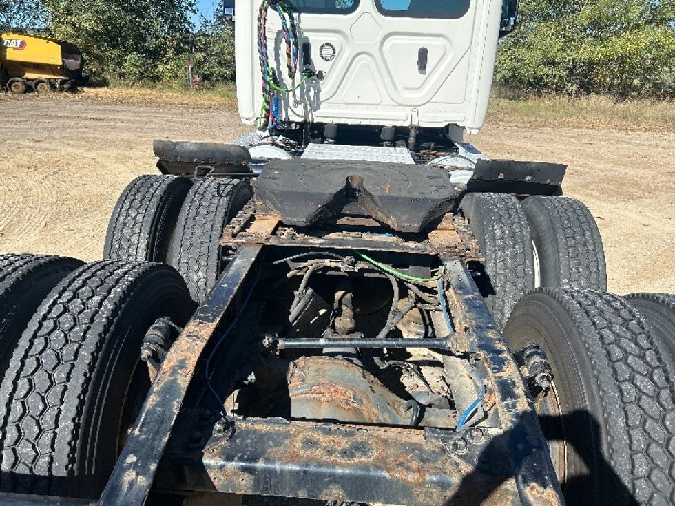 Day Cab Tractor-Heavy Duty Tractors-Freightliner-2019-T12664ST-Brooklyn Park-MN-237,550\n\t\tmiles-$ 47,750 - Image 6