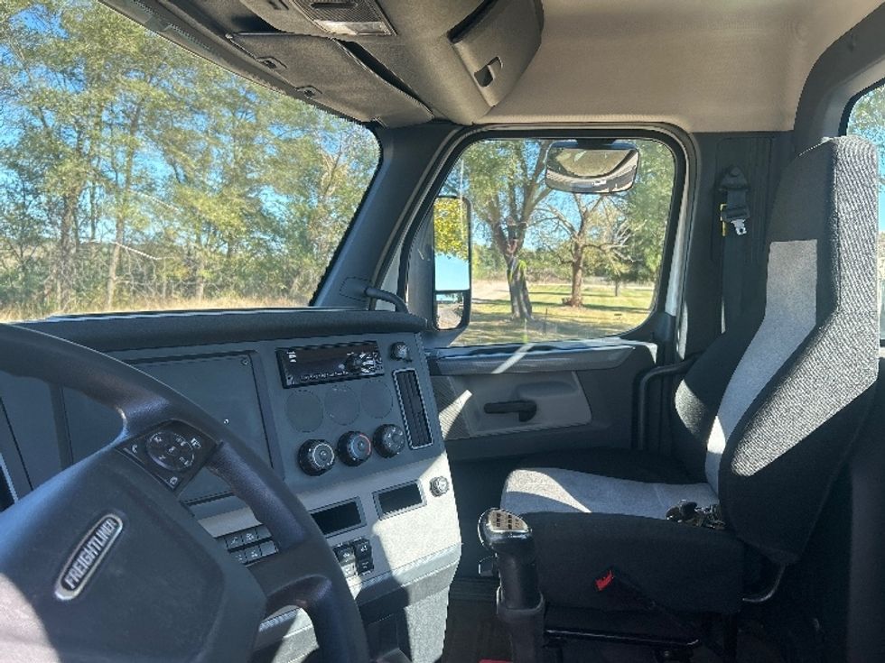 Day Cab Tractor-Heavy Duty Tractors-Freightliner-2019-T12664ST-Brooklyn Park-MN-249,433\n\t\tmiles-$ 47,000 - Image 10