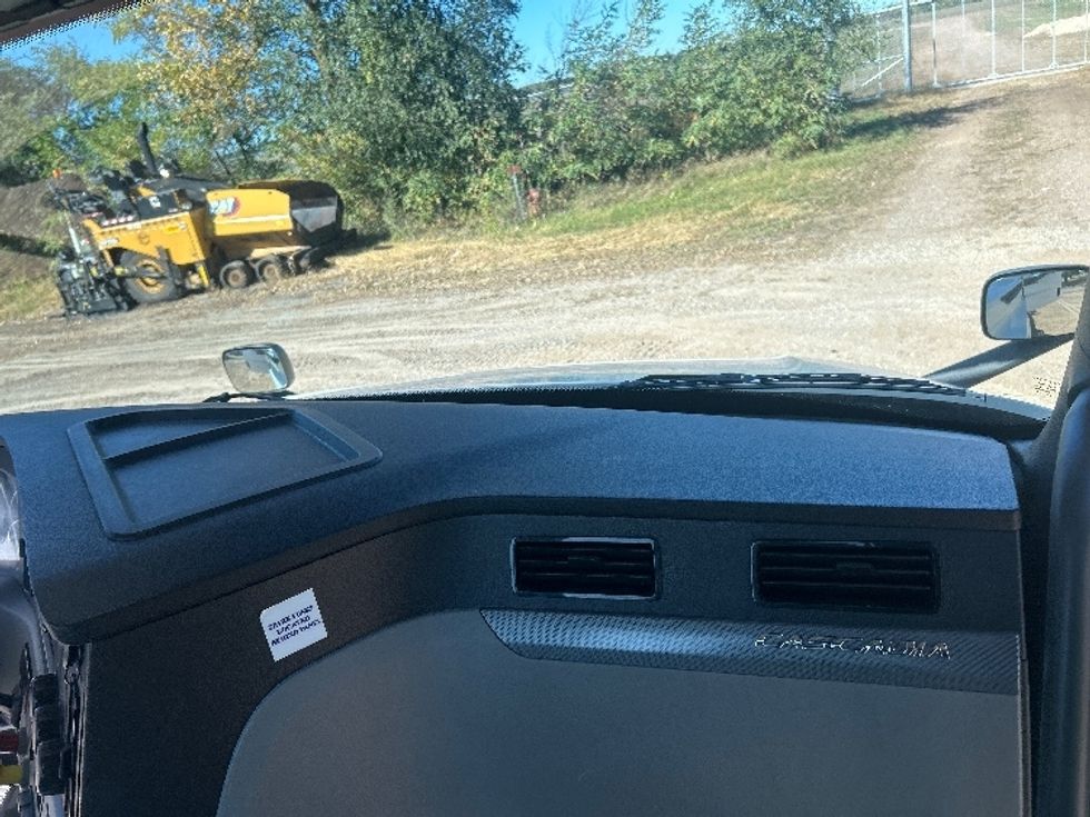 Day Cab Tractor-Heavy Duty Tractors-Freightliner-2019-T12664ST-Brooklyn Park-MN-249,433\n\t\tmiles-$ 47,000 - Image 13