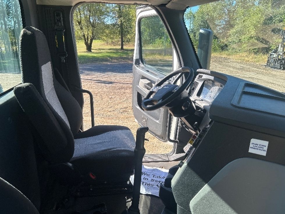 Day Cab Tractor-Heavy Duty Tractors-Freightliner-2019-T12664ST-Brooklyn Park-MN-249,433\n\t\tmiles-$ 47,000 - Image 14
