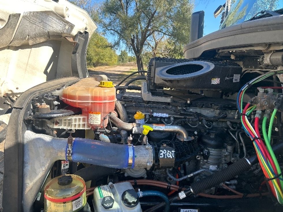 Day Cab Tractor-Heavy Duty Tractors-Freightliner-2019-T12664ST-Brooklyn Park-MN-249,433\n\t\tmiles-$ 47,000 - Image 16