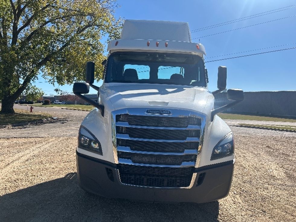 Day Cab Tractor-Heavy Duty Tractors-Freightliner-2019-T12664ST-Brooklyn Park-MN-249,433\n\t\tmiles-$ 47,000 - Image 2