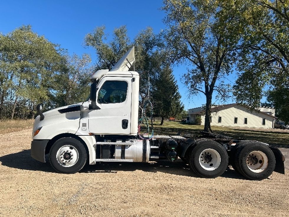 Day Cab Tractor-Heavy Duty Tractors-Freightliner-2019-T12664ST-Brooklyn Park-MN-249,433\n\t\tmiles-$ 47,000 - Image 4