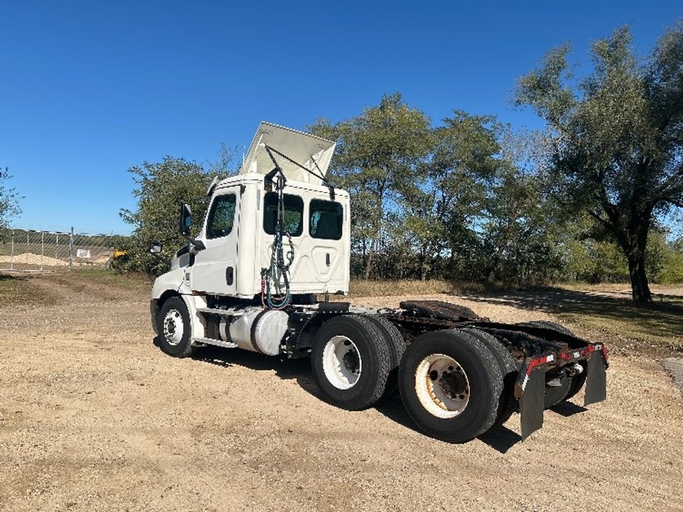 Day Cab Tractor-Heavy Duty Tractors-Freightliner-2019-T12664ST-Brooklyn Park-MN-249,433\n\t\tmiles-$ 47,000 - Image 5