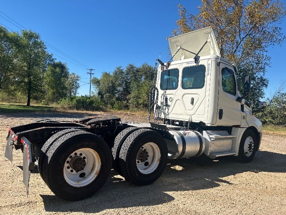 Day Cab Tractor-Heavy Duty Tractors-Freightliner-2019-T12664ST-Brooklyn Park-MN-249,433\n\t\tmiles-$ 47,000 - Image 7