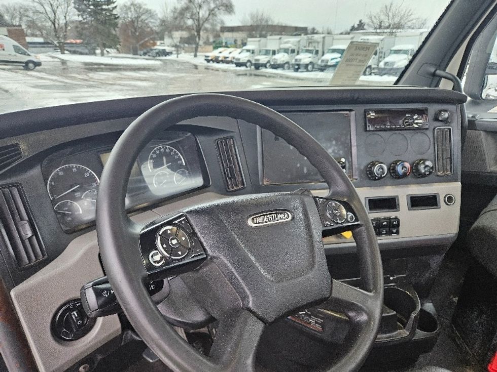 Day Cab Tractor-Heavy Duty Tractors-Freightliner-2019-T12664ST-Brooklyn Park-MN-276,488\n\t\tmiles-$ 38,750 - Image 10