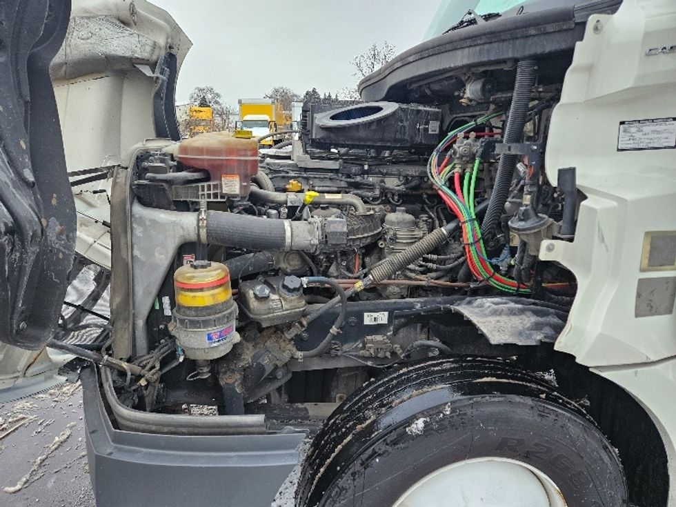 Day Cab Tractor-Heavy Duty Tractors-Freightliner-2019-T12664ST-Brooklyn Park-MN-276,488\n\t\tmiles-$ 38,750 - Image 16