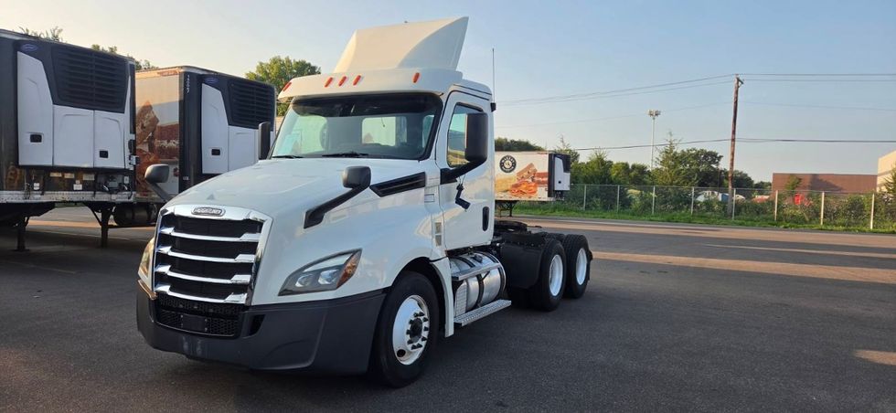 Day Cab Tractor-Heavy Duty Tractors-Freightliner-2019-T12664ST-Brooklyn Park-MN-276,488\n\t\tmiles-$ 38,750 - Image 3