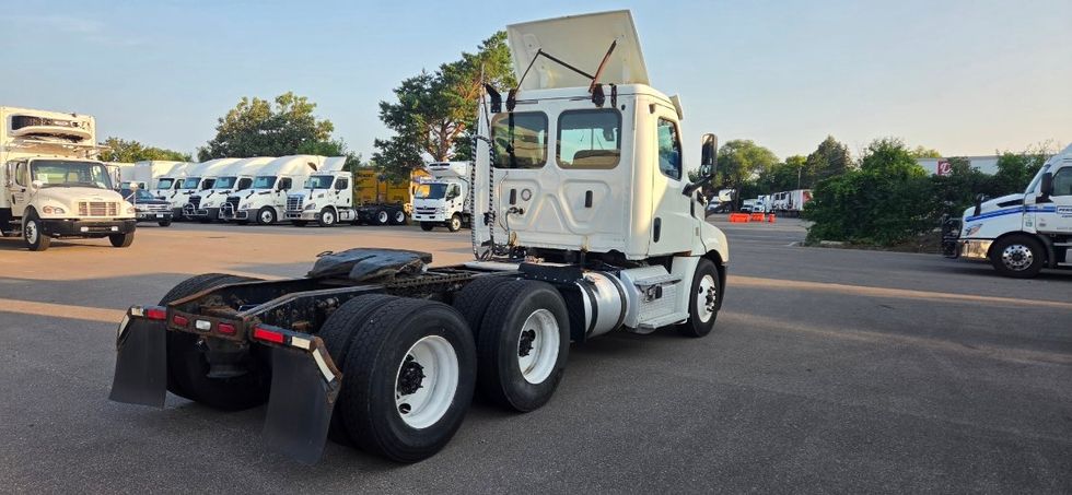 Day Cab Tractor-Heavy Duty Tractors-Freightliner-2019-T12664ST-Brooklyn Park-MN-276,488\n\t\tmiles-$ 38,750 - Image 7