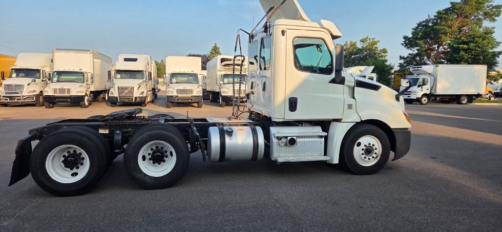 Day Cab Tractor-Heavy Duty Tractors-Freightliner-2019-T12664ST-Brooklyn Park-MN-276,488\n\t\tmiles-$ 38,750 - Image 8