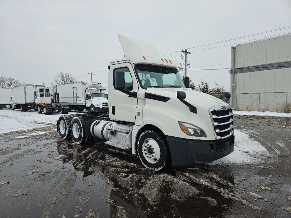 Day Cab Tractor-Heavy Duty Tractors-Freightliner-2019-T12664ST-Brooklyn Park-MN-276,488\n\t\tmiles-$ 49,000 - Image 1
