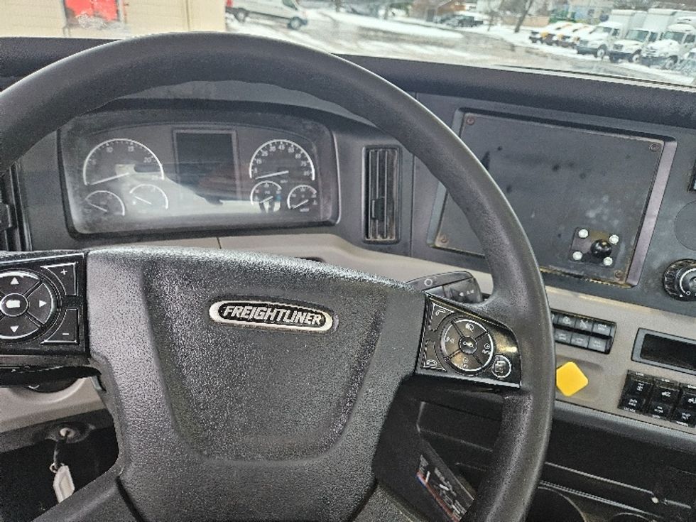 Day Cab Tractor-Heavy Duty Tractors-Freightliner-2019-T12664ST-Brooklyn Park-MN-276,488\n\t\tmiles-$ 49,000 - Image 11