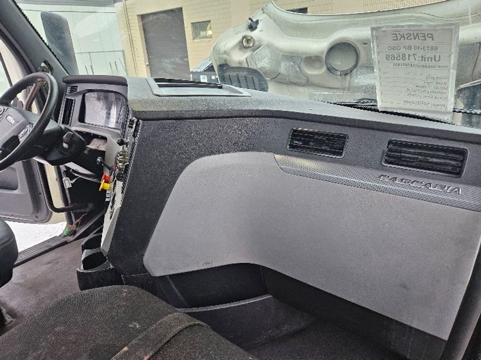 Day Cab Tractor-Heavy Duty Tractors-Freightliner-2019-T12664ST-Brooklyn Park-MN-276,488\n\t\tmiles-$ 49,000 - Image 13