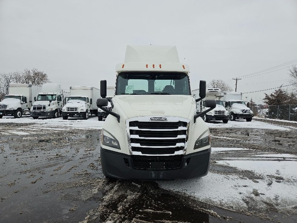 Day Cab Tractor-Heavy Duty Tractors-Freightliner-2019-T12664ST-Brooklyn Park-MN-276,488\n\t\tmiles-$ 49,000 - Image 2
