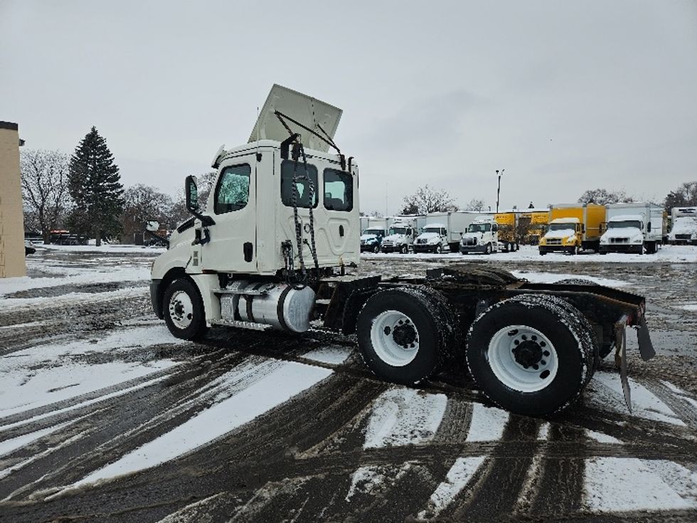 Day Cab Tractor-Heavy Duty Tractors-Freightliner-2019-T12664ST-Brooklyn Park-MN-276,488\n\t\tmiles-$ 49,000 - Image 5