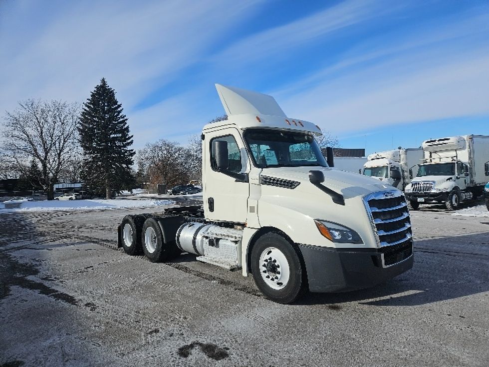 Day Cab Tractor-Heavy Duty Tractors-Freightliner-2019-T12664ST-Brooklyn Park-MN-313,815\n\t\tmiles-$ 46,500 - Image 1