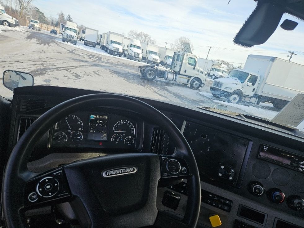 Day Cab Tractor-Heavy Duty Tractors-Freightliner-2019-T12664ST-Brooklyn Park-MN-313,815\n\t\tmiles-$ 46,500 - Image 11