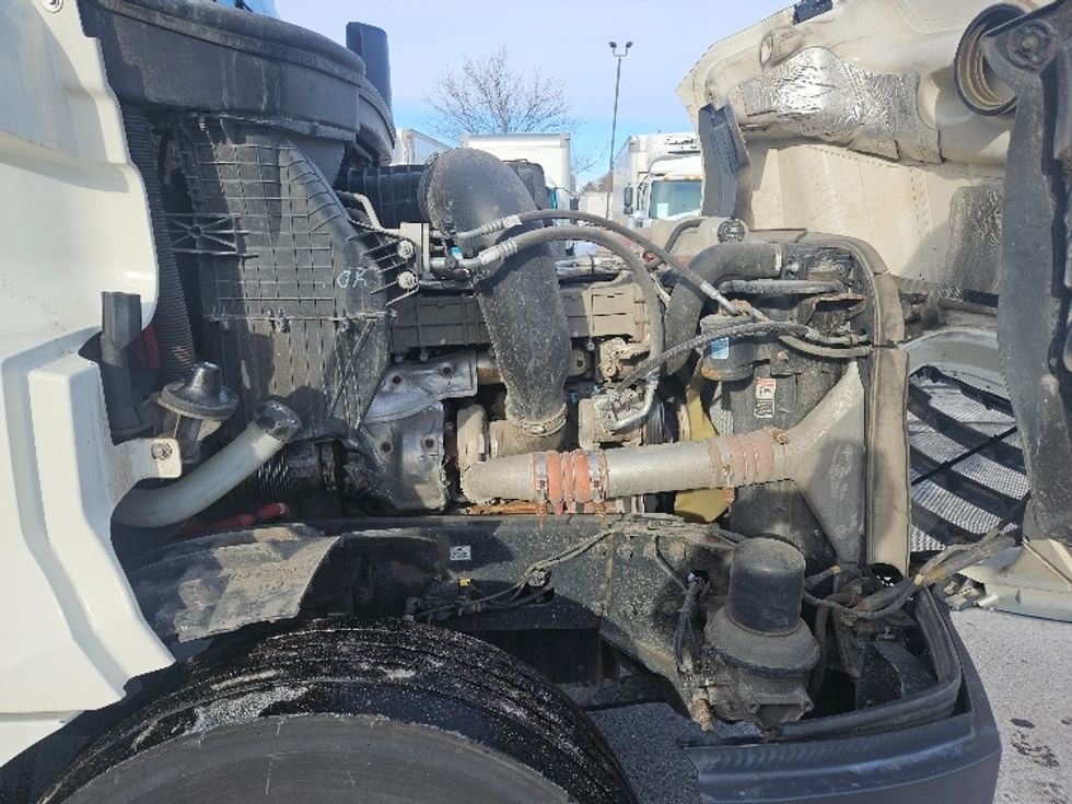 Day Cab Tractor-Heavy Duty Tractors-Freightliner-2019-T12664ST-Brooklyn Park-MN-313,815\n\t\tmiles-$ 46,500 - Image 15