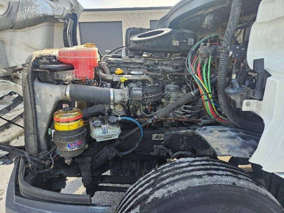 Day Cab Tractor-Heavy Duty Tractors-Freightliner-2019-T12664ST-Brooklyn Park-MN-313,815\n\t\tmiles-$ 46,500 - Image 16