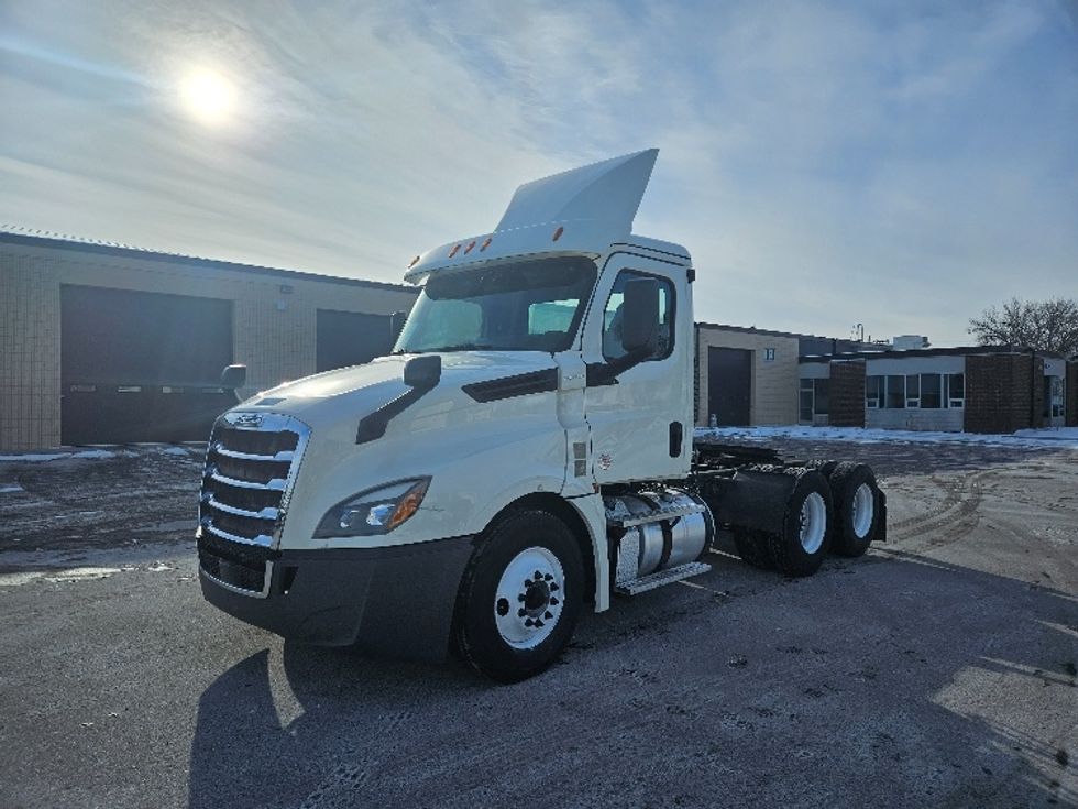 Day Cab Tractor-Heavy Duty Tractors-Freightliner-2019-T12664ST-Brooklyn Park-MN-313,815\n\t\tmiles-$ 46,500 - Image 3