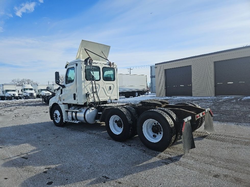Day Cab Tractor-Heavy Duty Tractors-Freightliner-2019-T12664ST-Brooklyn Park-MN-313,815\n\t\tmiles-$ 46,500 - Image 5