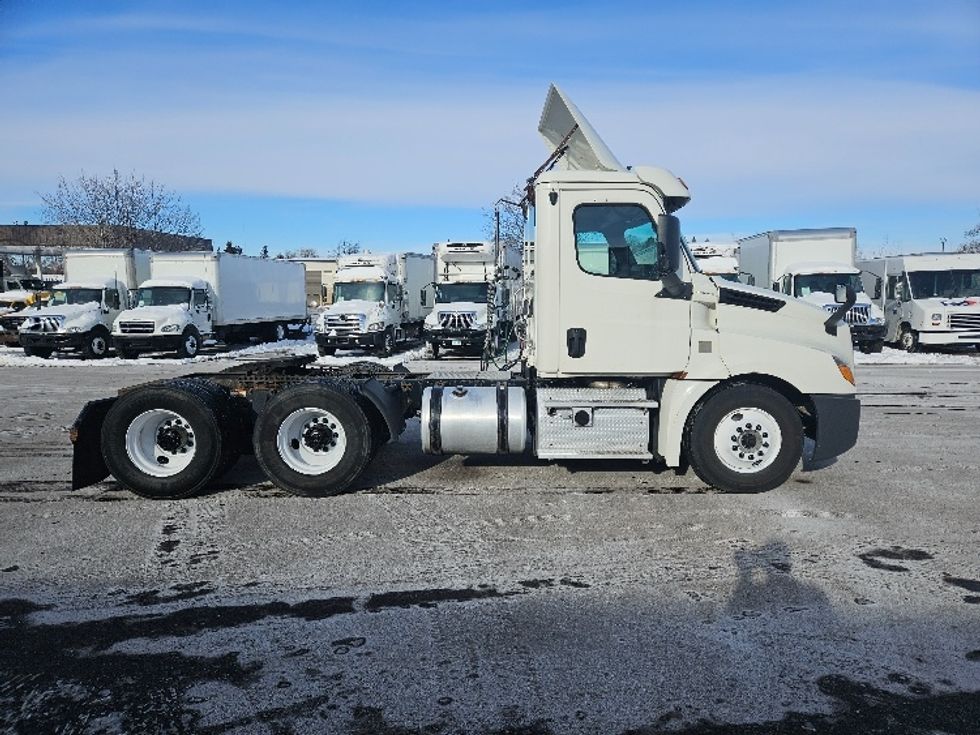 Day Cab Tractor-Heavy Duty Tractors-Freightliner-2019-T12664ST-Brooklyn Park-MN-313,815\n\t\tmiles-$ 46,500 - Image 8