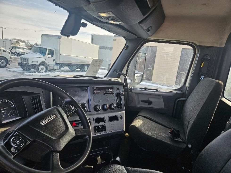 Day Cab Tractor-Heavy Duty Tractors-Freightliner-2019-T12664ST-Brooklyn Park-MN-313,816\n\t\tmiles-$ 45,000 - Image 10