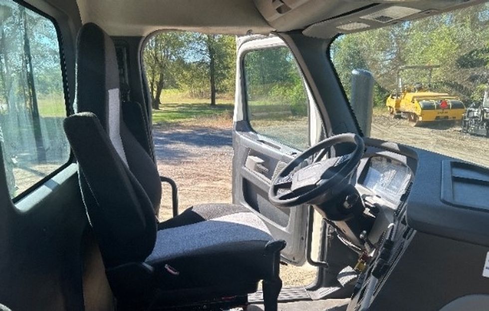 Day Cab Tractor-Heavy Duty Tractors-Freightliner-2019-T12664ST-Brooklyn Park-MN-314,859\n\t\tmiles-$ 43,000 - Image 14