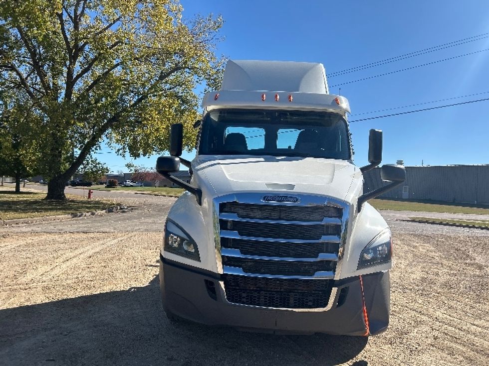 Day Cab Tractor-Heavy Duty Tractors-Freightliner-2019-T12664ST-Brooklyn Park-MN-314,859\n\t\tmiles-$ 43,000 - Image 2