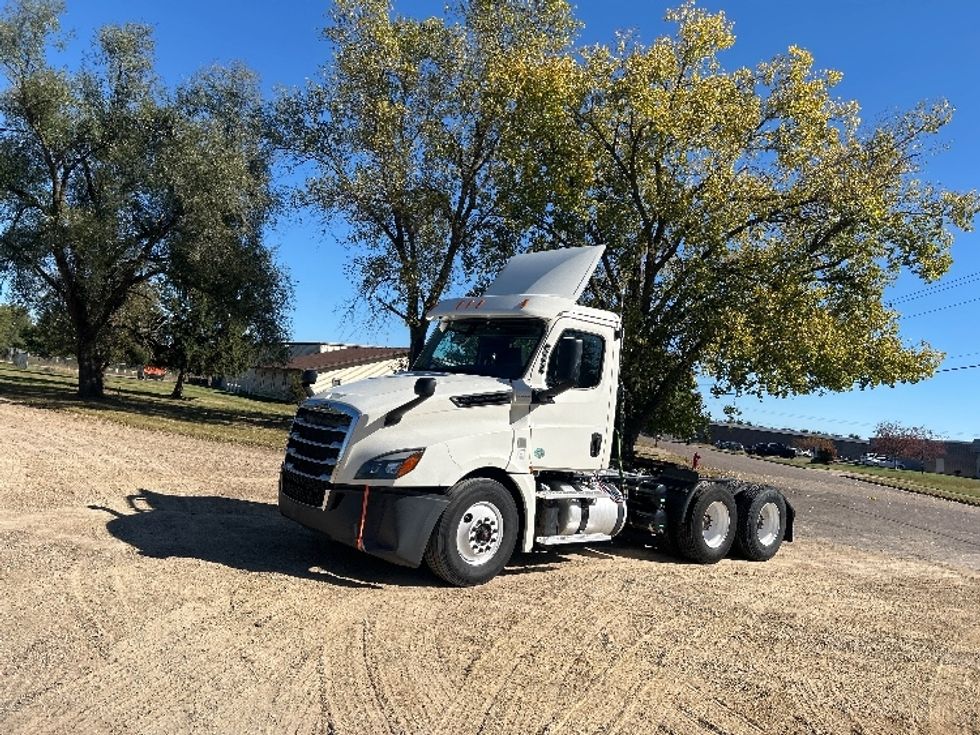 Day Cab Tractor-Heavy Duty Tractors-Freightliner-2019-T12664ST-Brooklyn Park-MN-314,859\n\t\tmiles-$ 43,000 - Image 3